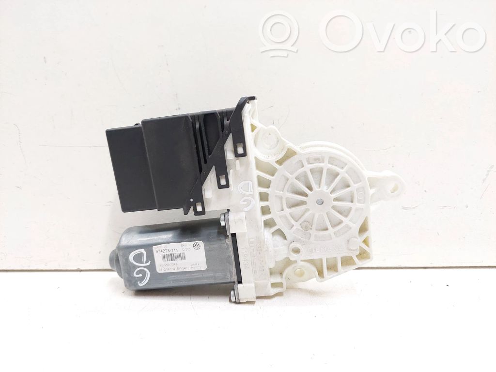 Volkswagen PASSAT B6 Rear door window regulator motor 