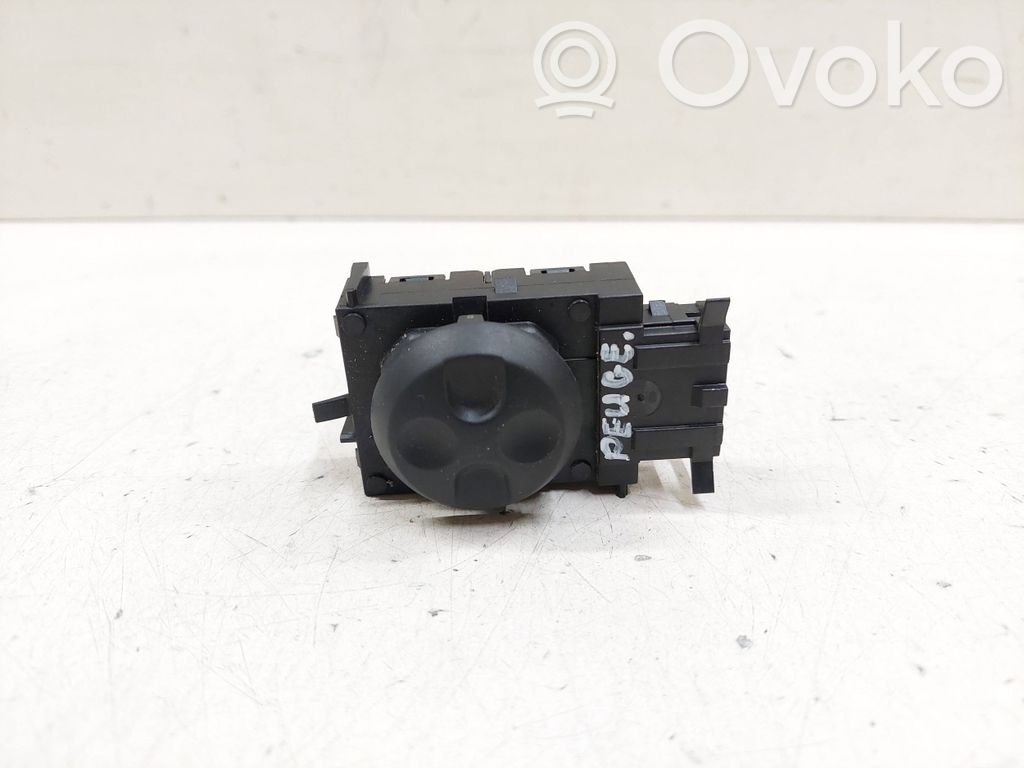 Peugeot 508 RXH Seat control switch 