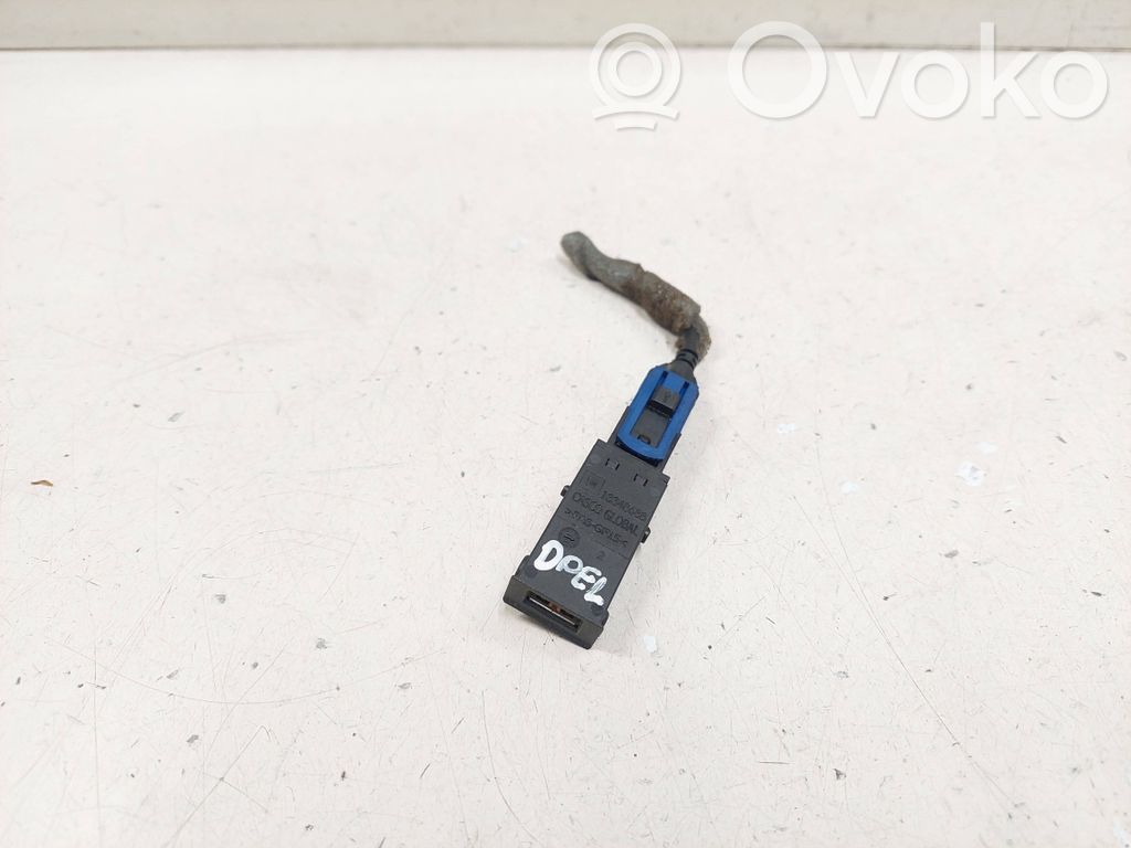 Opel Insignia A USB socket connector 