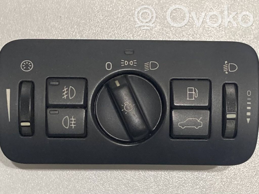 Light switch   30739403,04066301