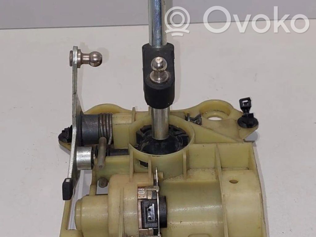 Volvo C30 Gear shifter/selector 