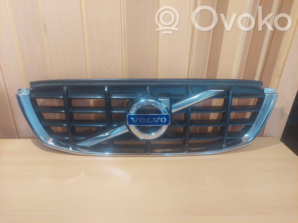 Volvo XC60 Etupuskurin ylempi jäähdytinsäleikkö 