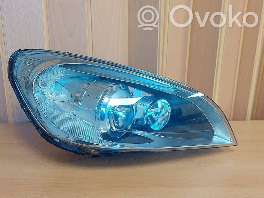 Volvo V60 Lampa przednia 