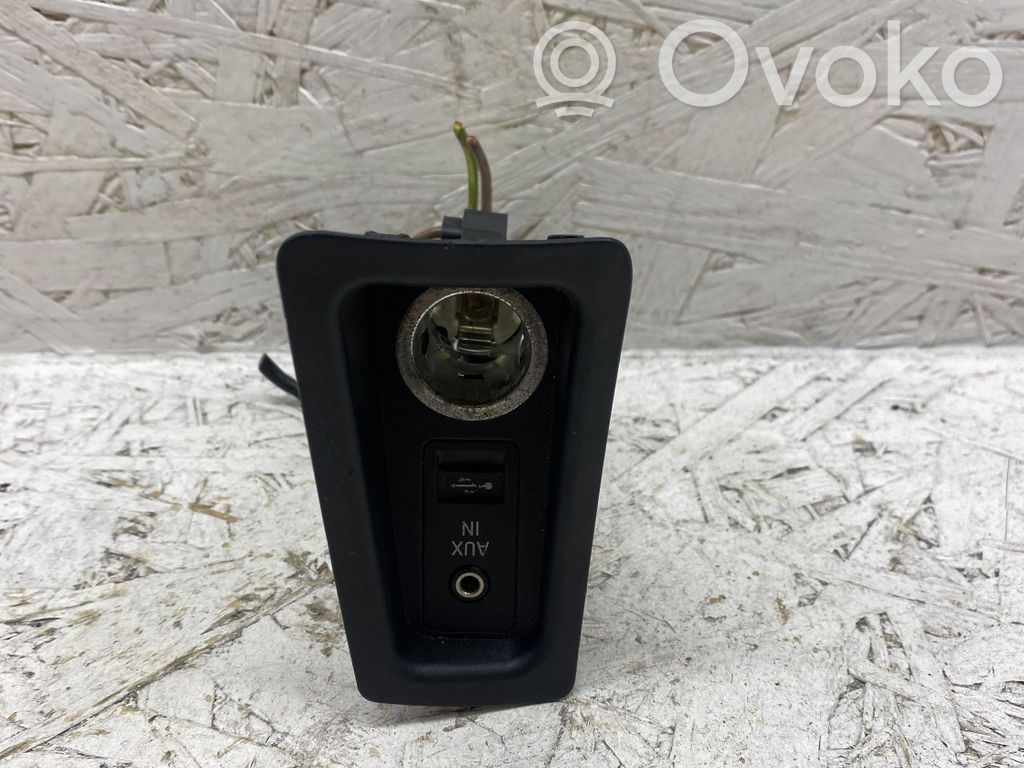 AUX-pistokeliitin   6131912965102