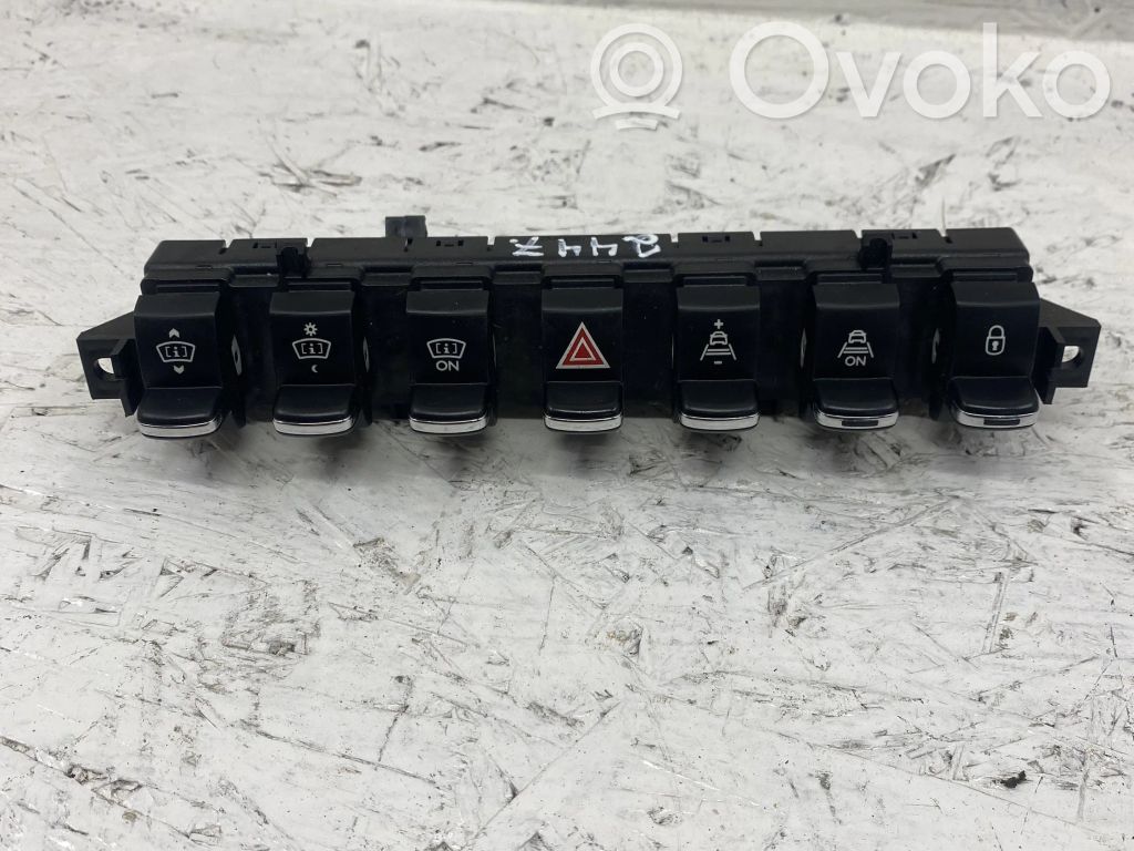 Peugeot 3008 I Un conjunto de interruptores 