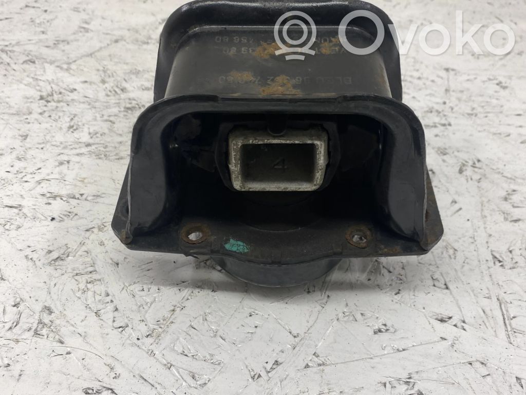 Peugeot 3008 I Engine mount bracket 