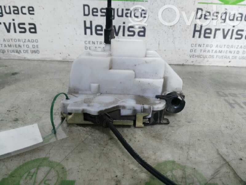 Priekšpusē slēdzene