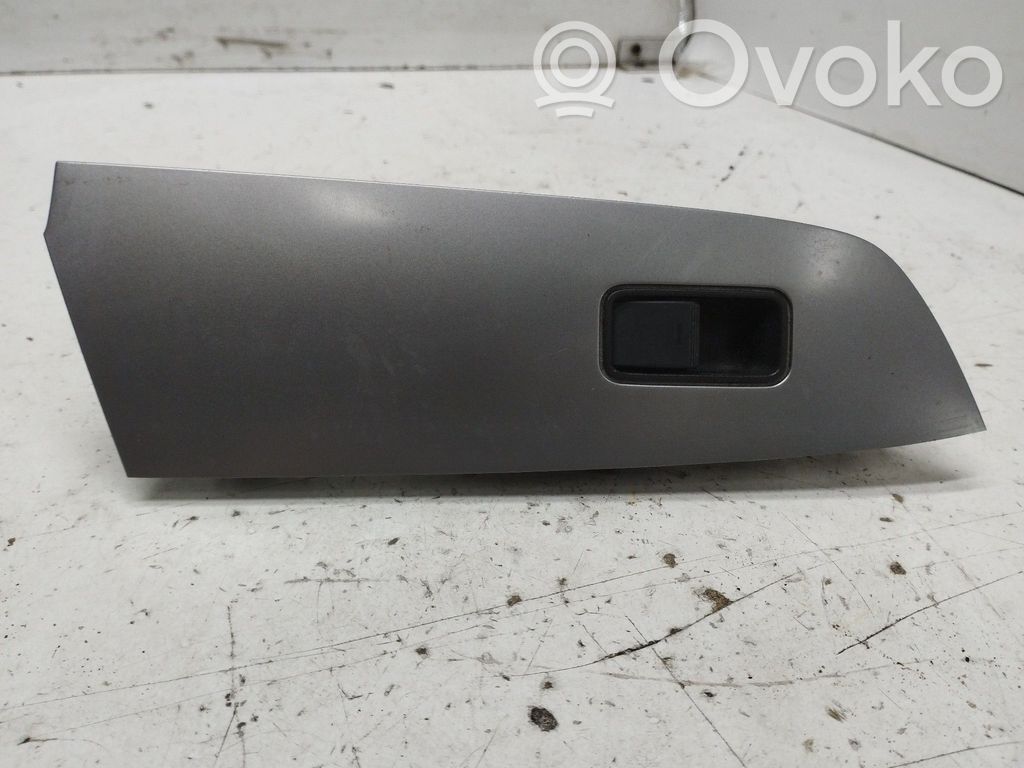 Electric window control switch   GS1D66370