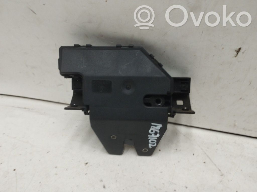 Tailgate lock latch   8196401