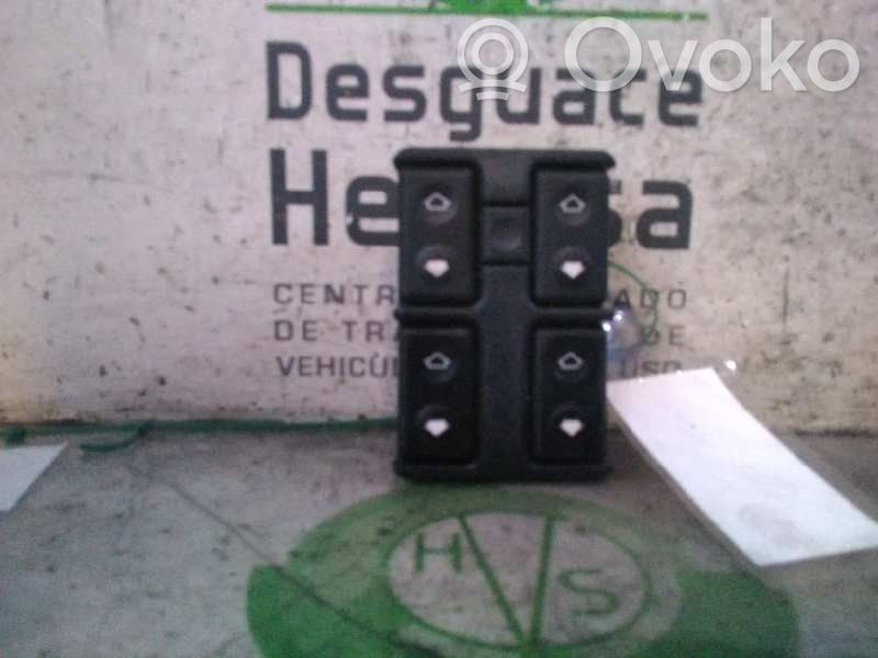 Interruptor del elevalunas eléctrico   1379075