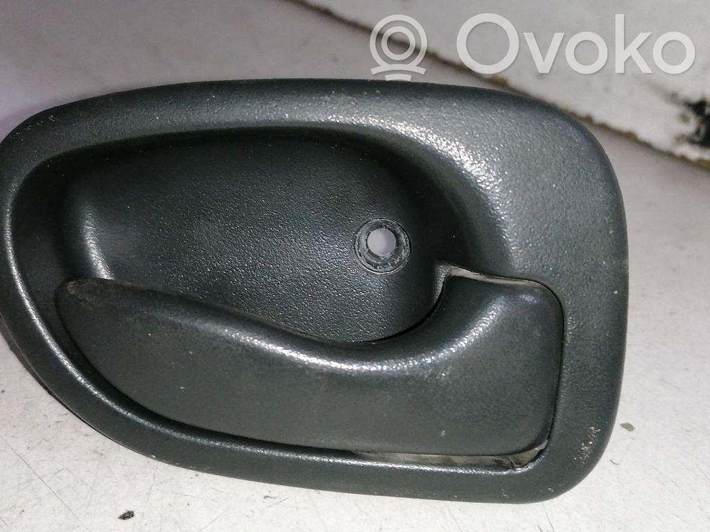 Manecilla interna puerta delantera   8262022000
