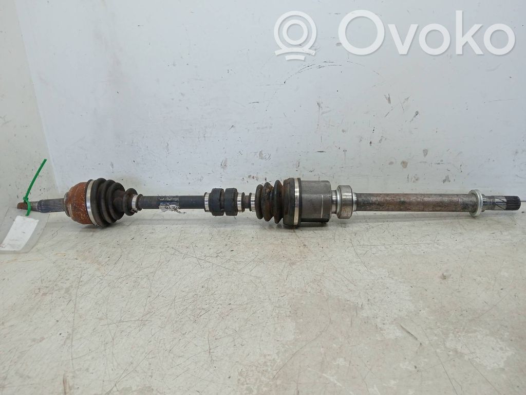Nissan Note (E12) Etuvetoakseli 