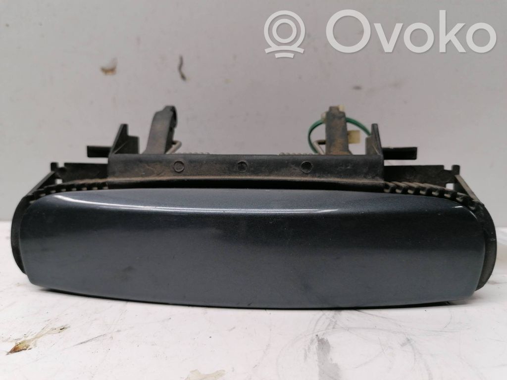 Manecilla externa puerta trasera   4B0839885