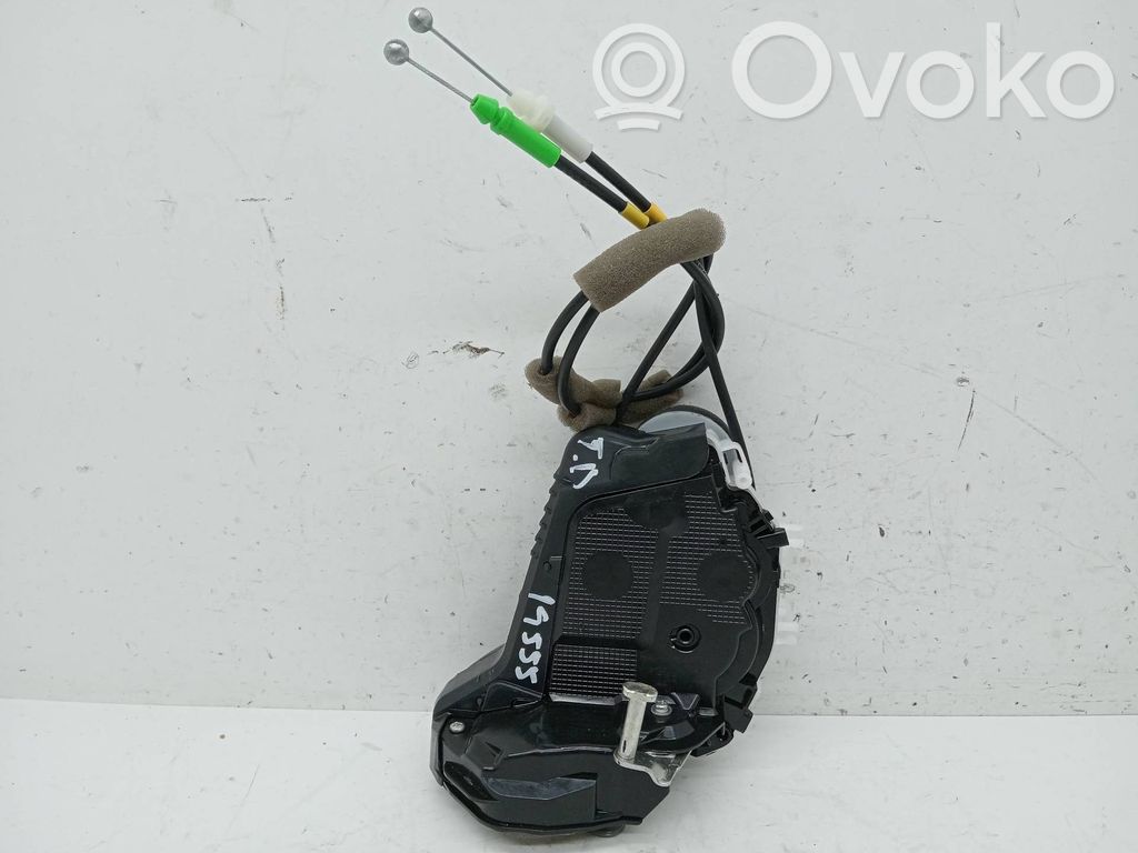Toyota Yaris Zamek drzwi tylnych 