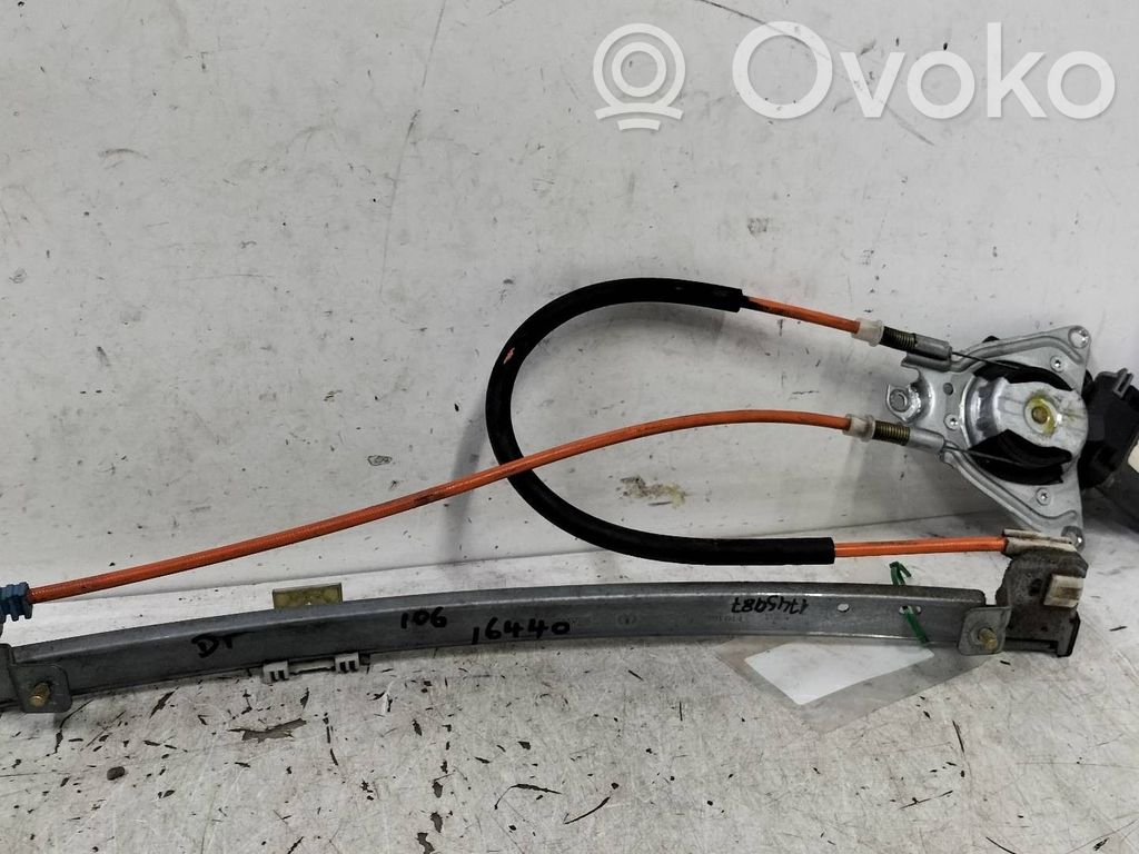 Peugeot 106 Front door manual window regulator 
