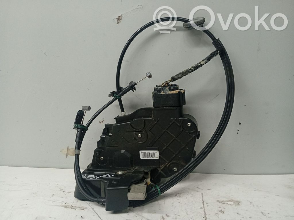 Ford Focus Priekšpusē slēdzene 