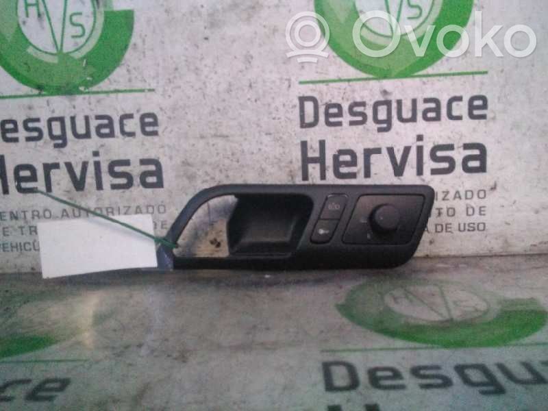 Volkswagen Polo IV 9N3 Przycisk regulacji lusterek bocznych
