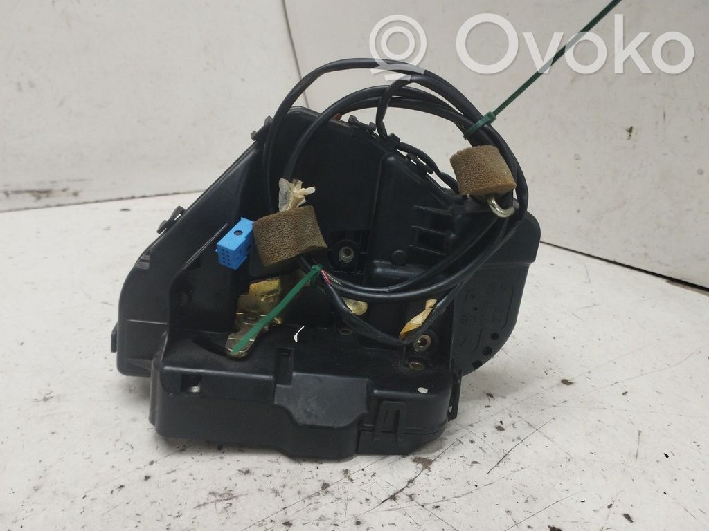 Mercedes-Benz C W203 Takaoven lukko