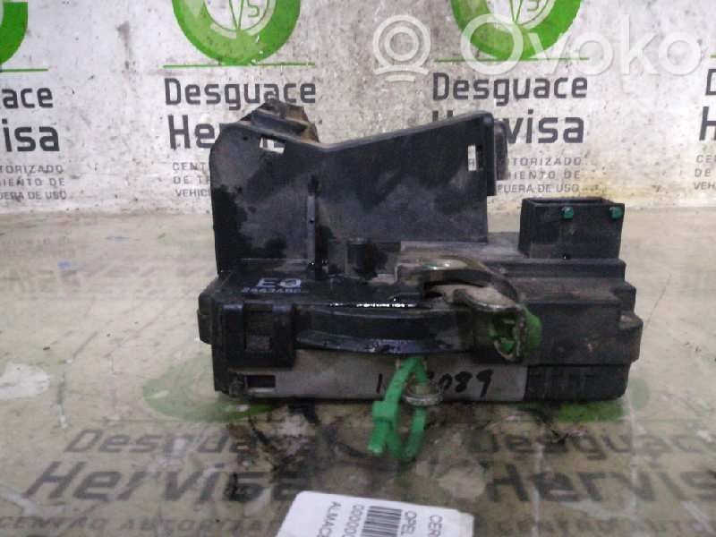 Opel Corsa B Priekšpusē slēdzene 