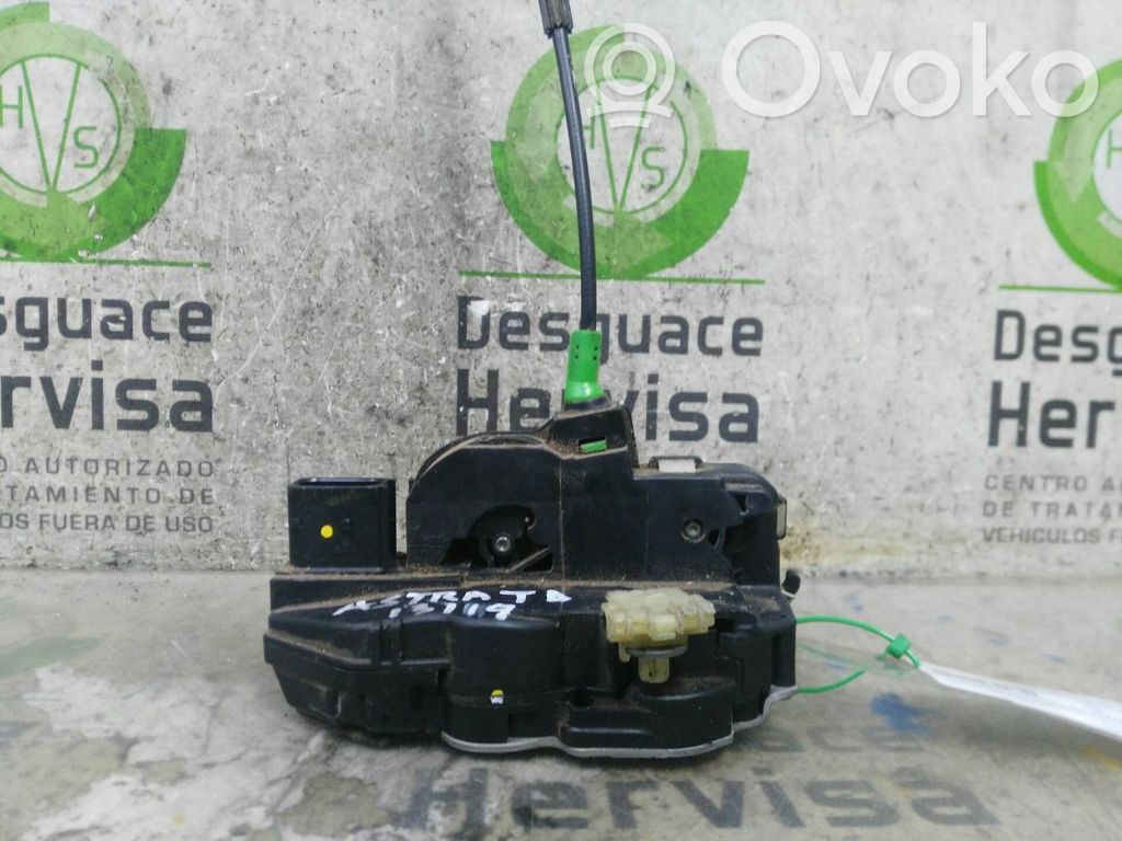 Opel Astra H Zamek drzwi tylnych 