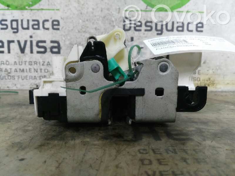 Priekšpusē slēdzene   04589409AD,TKC2266