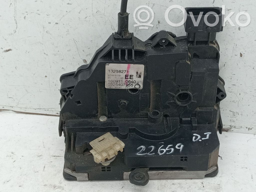 Opel Corsa D Zamek drzwi przednich 