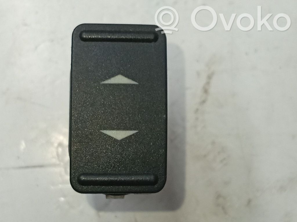 Ford Focus Przyciski szyb 