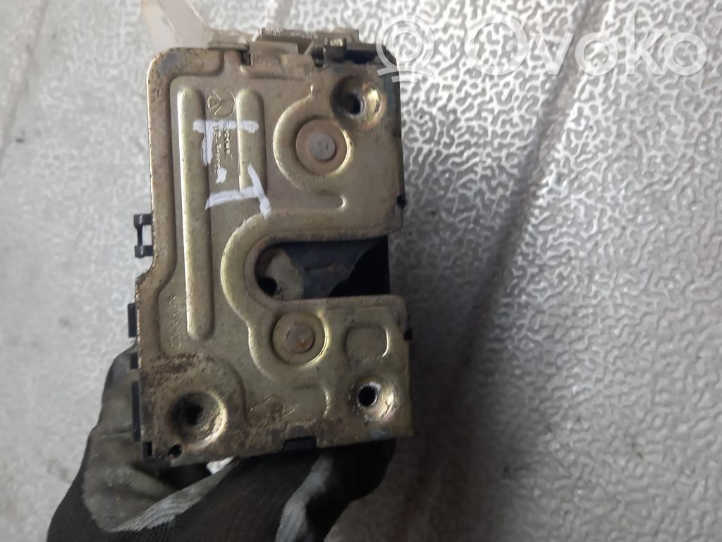 Cerradura de puerta trasera