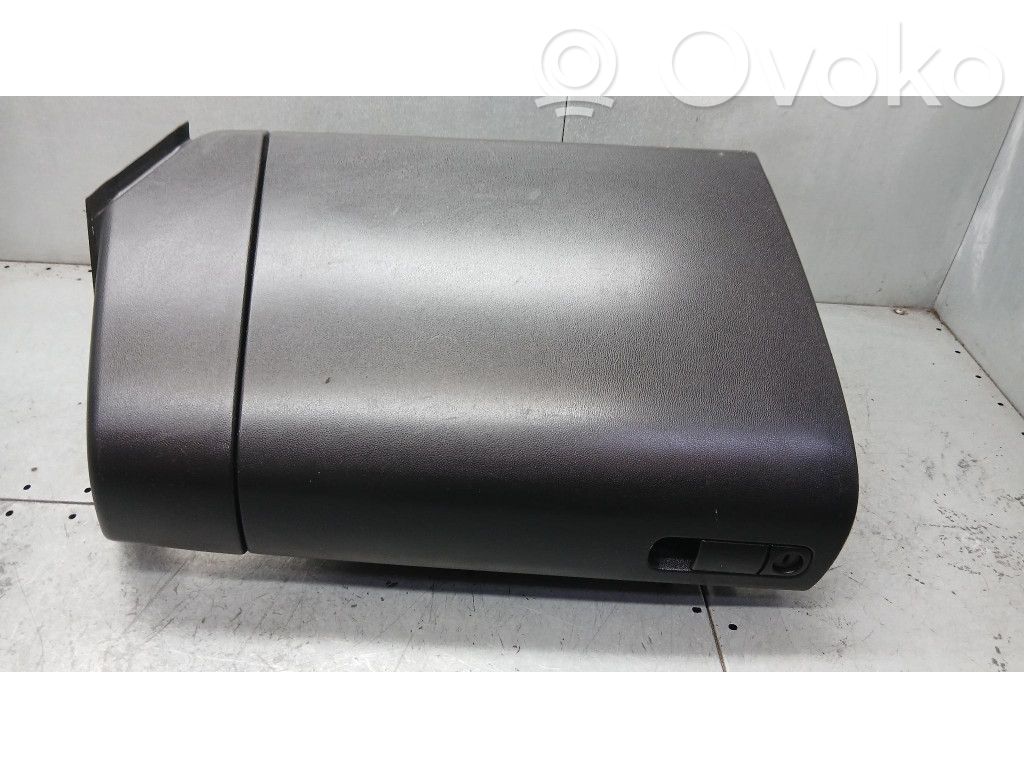 Glove box