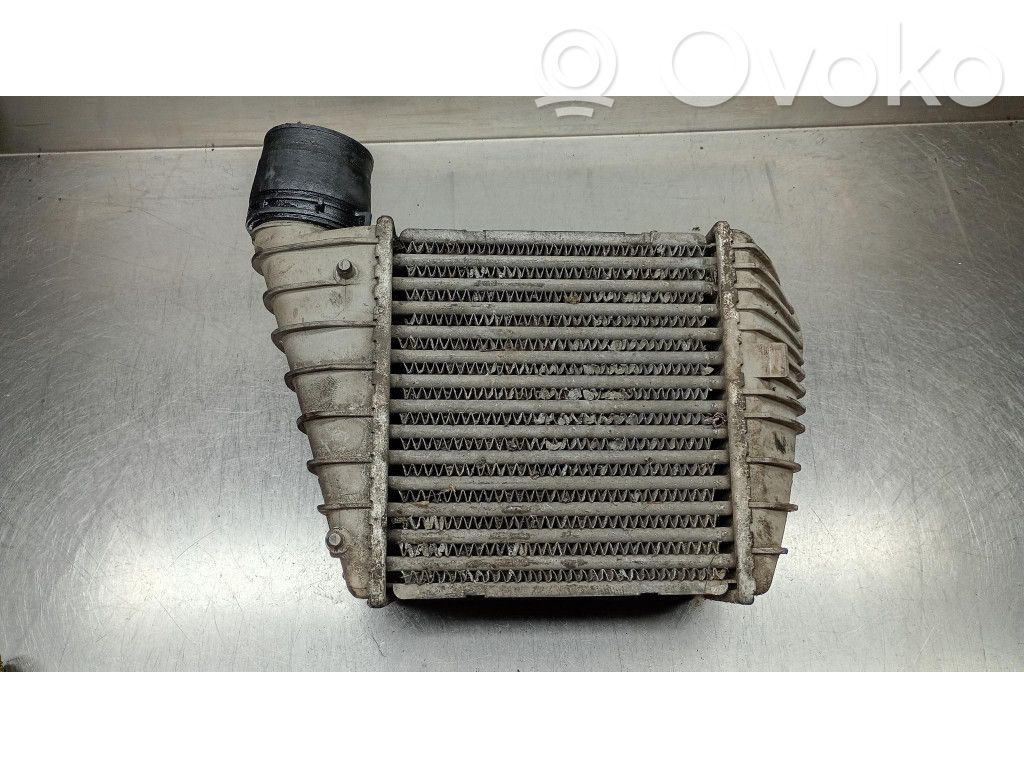 Volkswagen Golf IV Chłodnica powietrza doładowującego / Intercooler 