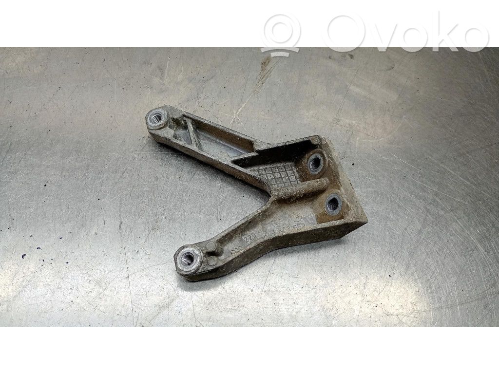 Fender mounting bracket   1743662,1743662