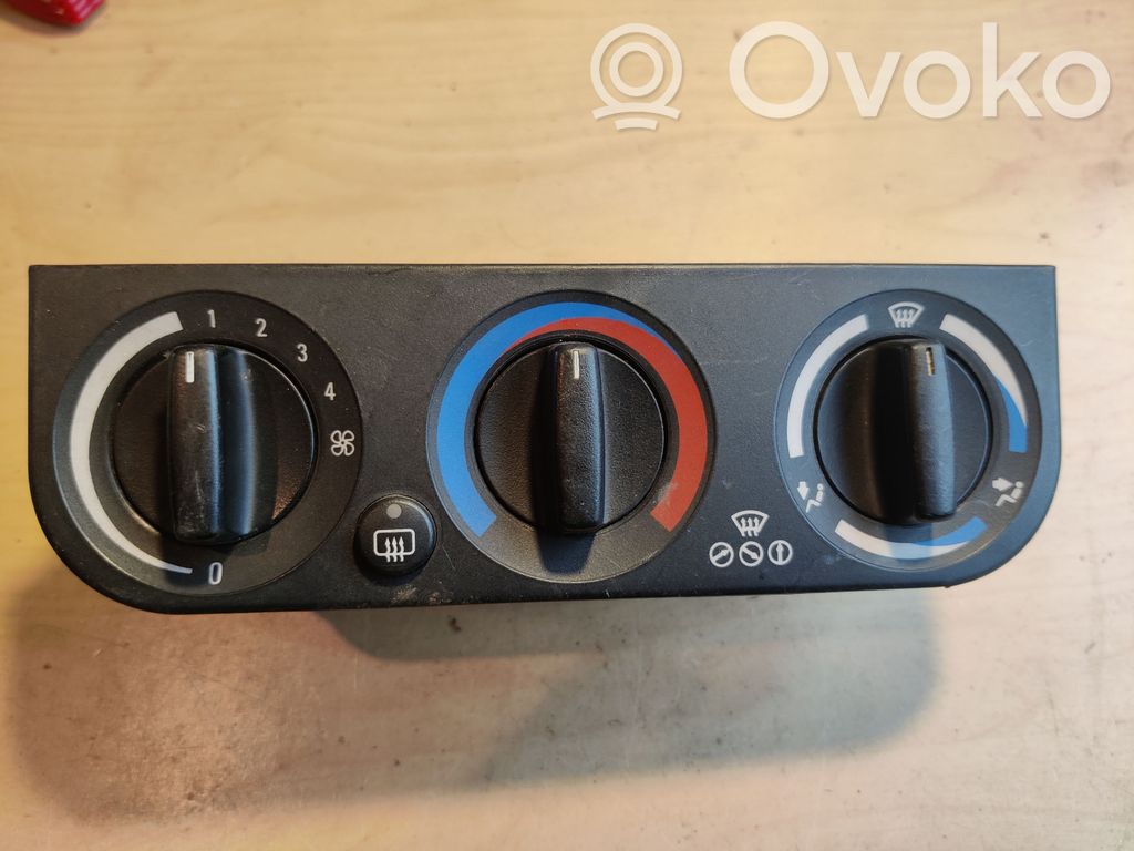 Climate control unit   64111393870