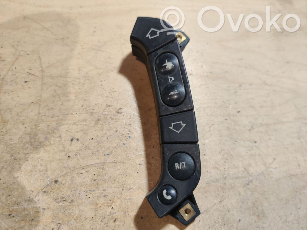 Boutons / interrupteurs volant   8363656