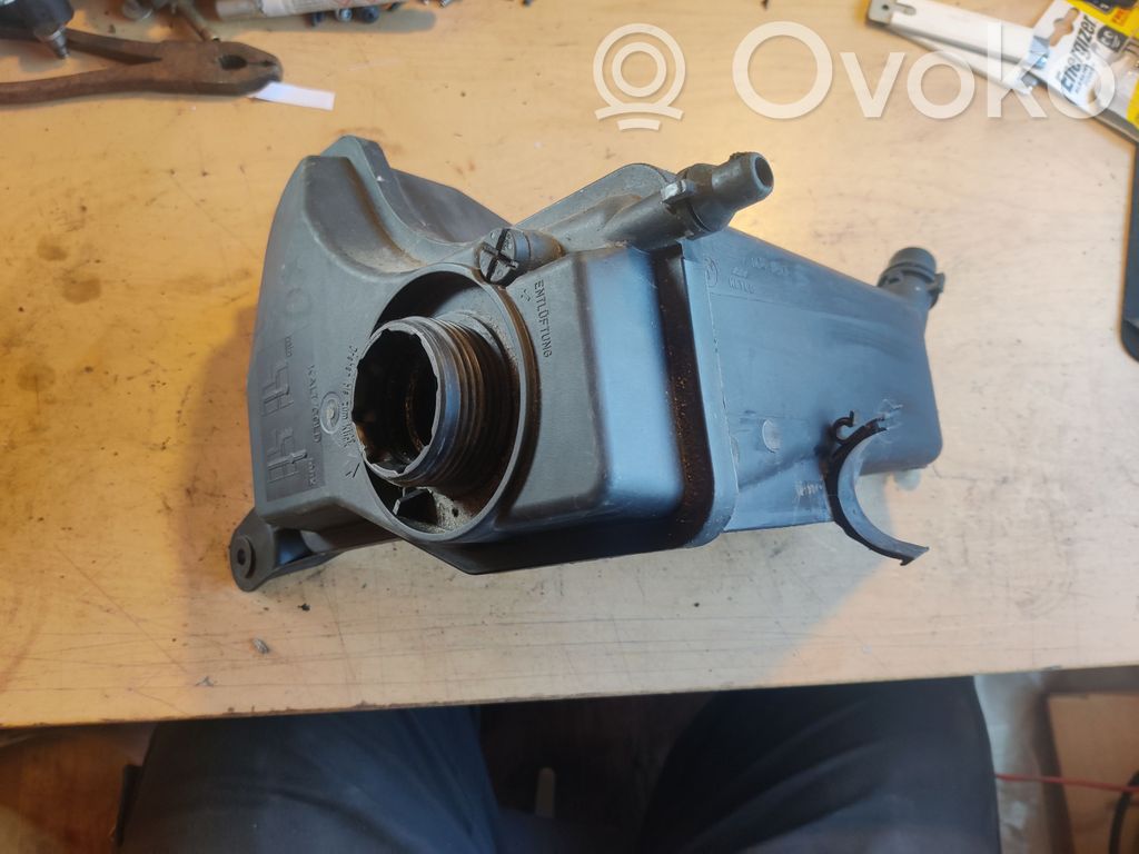 BMW 3 E90 E91 Dzesēšanas šķidruma izplešanās tvertne 