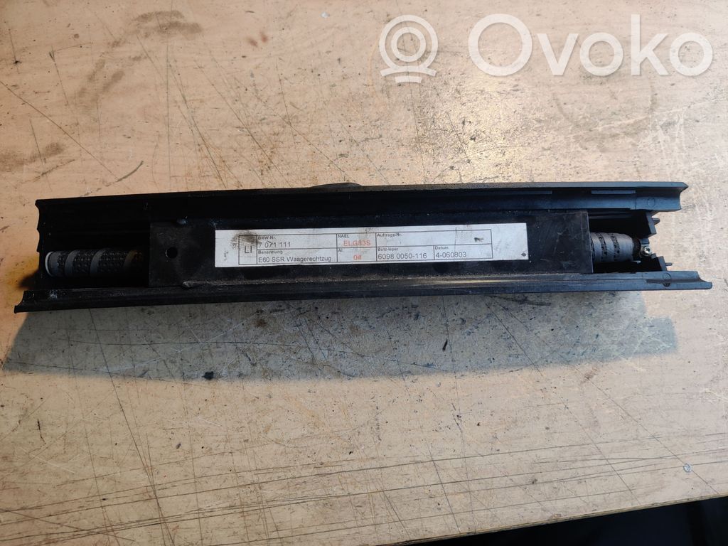 BMW 5 E60 E61 Солнцезащитная шторка на заднем боковом окне универсала 