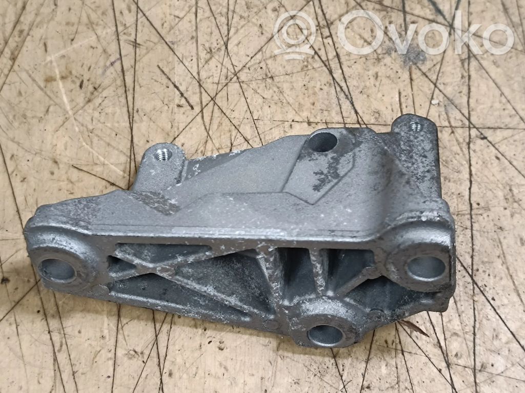 BMW 5 GT F07 Engine mounting bracket 