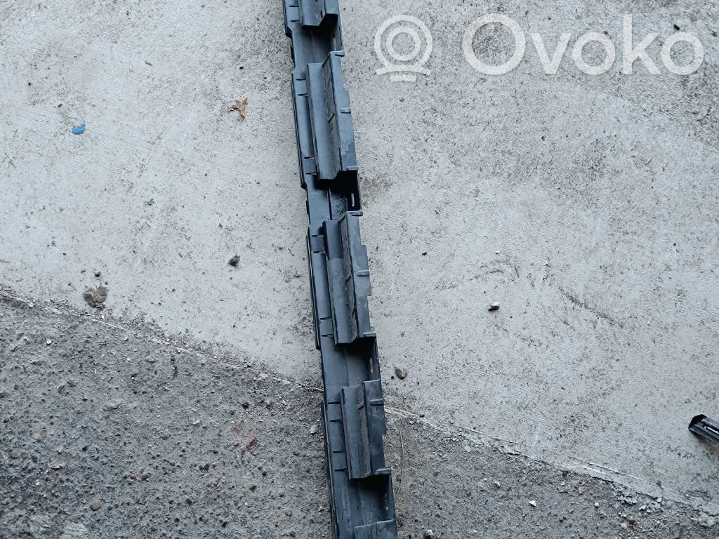 BMW 5 F10 F11 Ślizg listwy progowej 