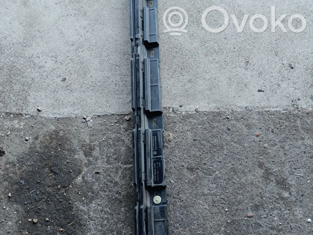 BMW 5 F10 F11 Ślizg listwy progowej 