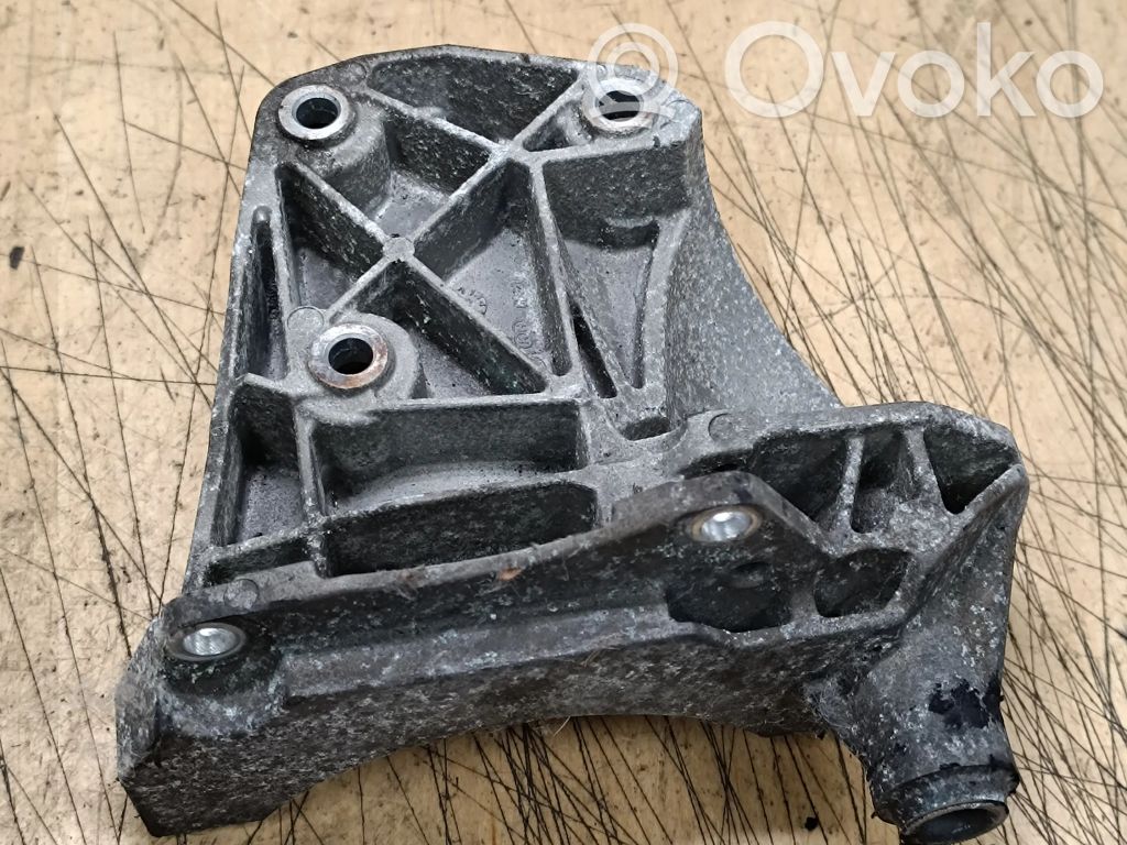 BMW X5 E53 Engine mounting bracket 