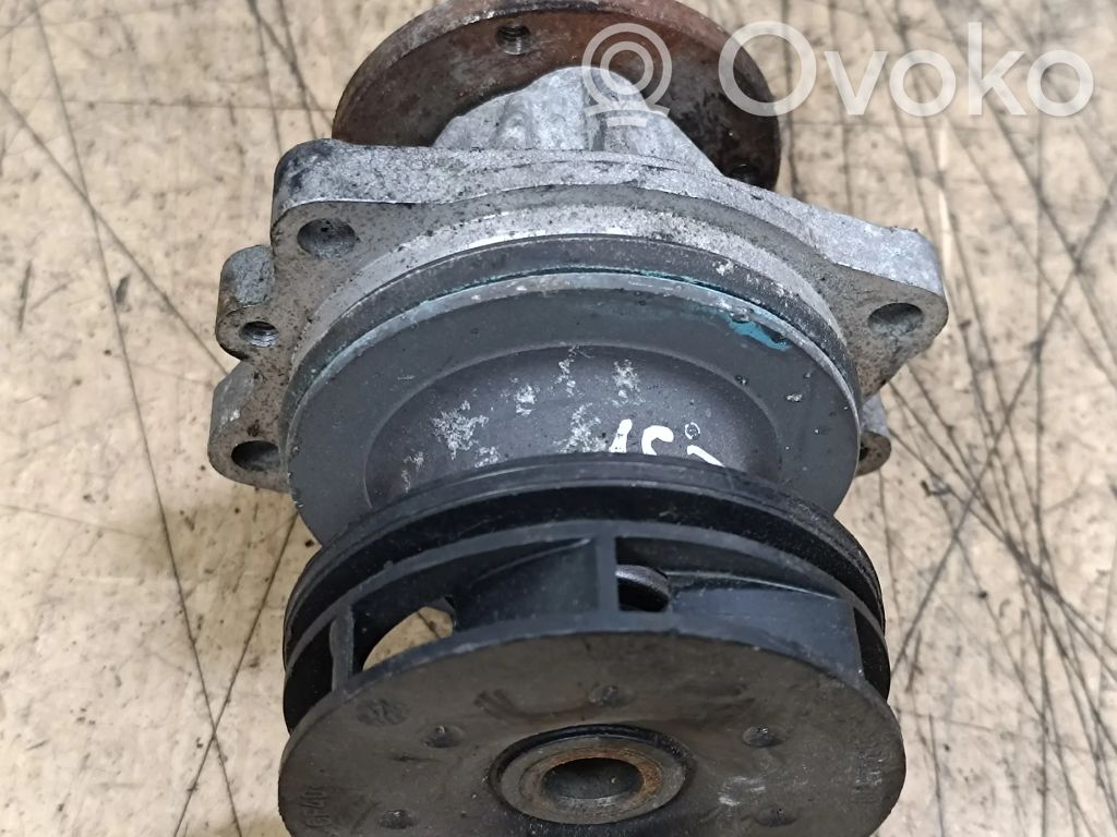 BMW 5 E39 Water pump 