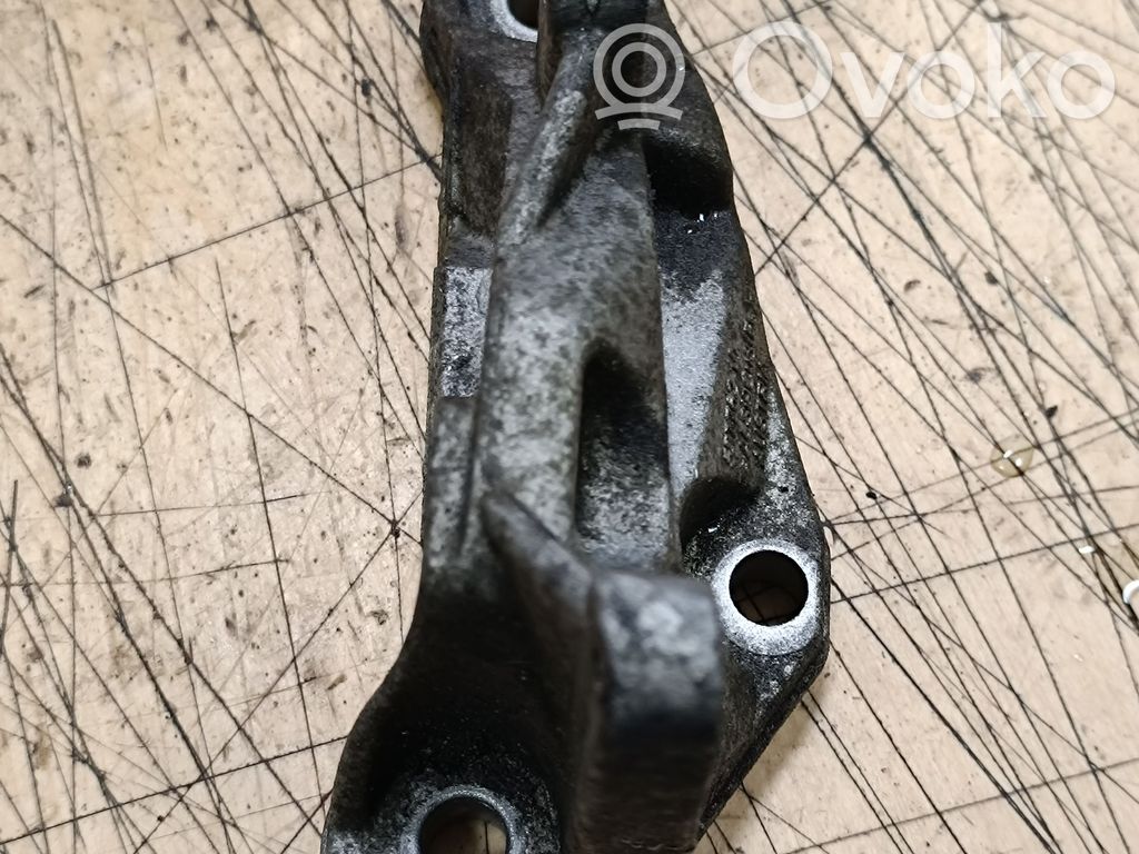BMW X5 E70 Engine mounting bracket 