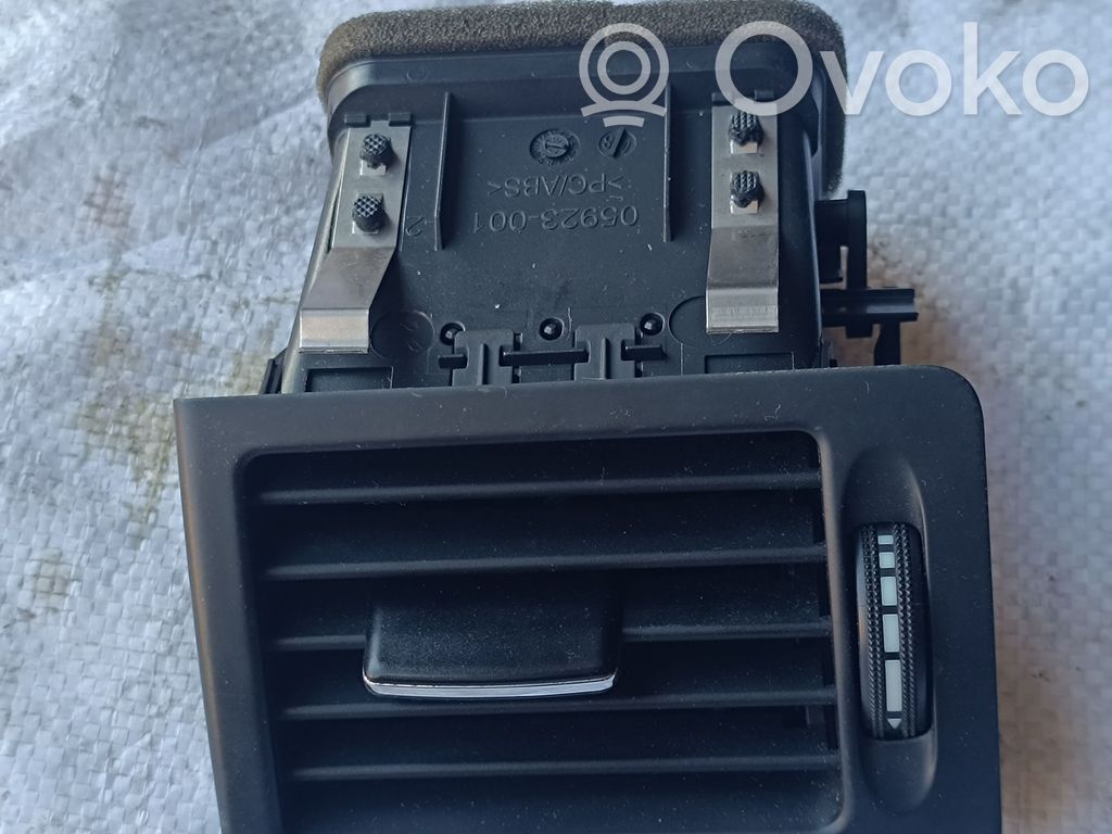 Mercedes-Benz C W204 Grilă ventilație/ramă laterală bord 
