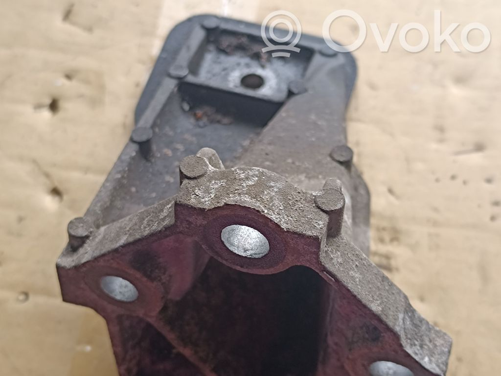 Engine mounting bracket   AH226061BA