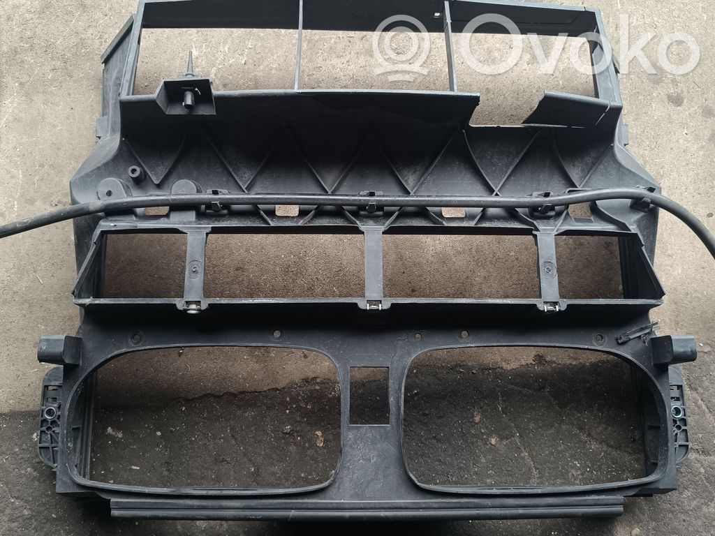 BMW X5 E70 Pas przedni 