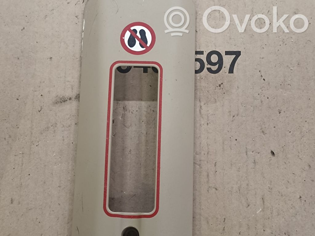 BMW X5 E70 Moldura cubierta de la guía del asiento trasero 