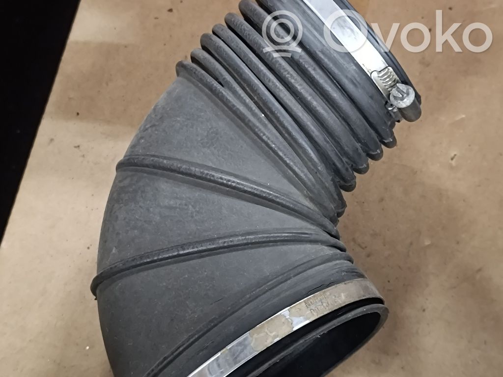 BMW 7 E32 Caurule (-es) / šļūtene (-es) 
