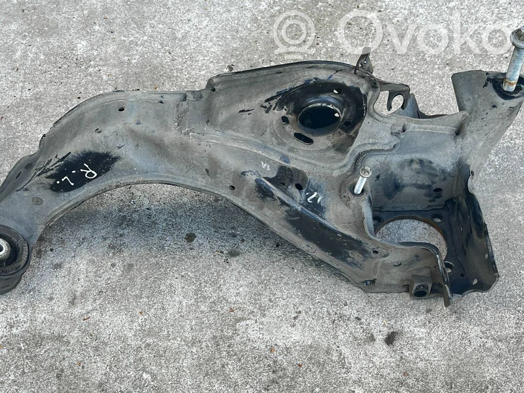 BMW X1 F48 F49 Zwrotnica koła tylnego 