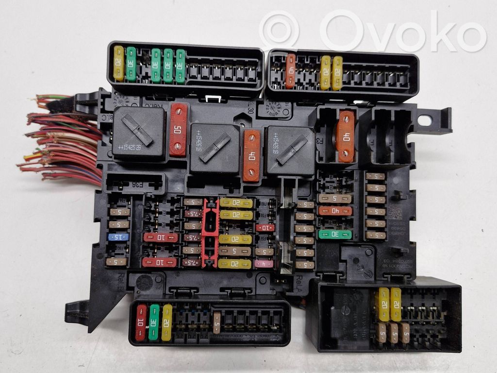 BMW X1 F48 F49 Fuse module 