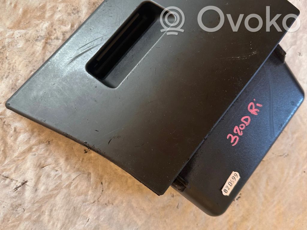 BMW 3 E46 Compartimento de almacenamiento del maletero delantero 