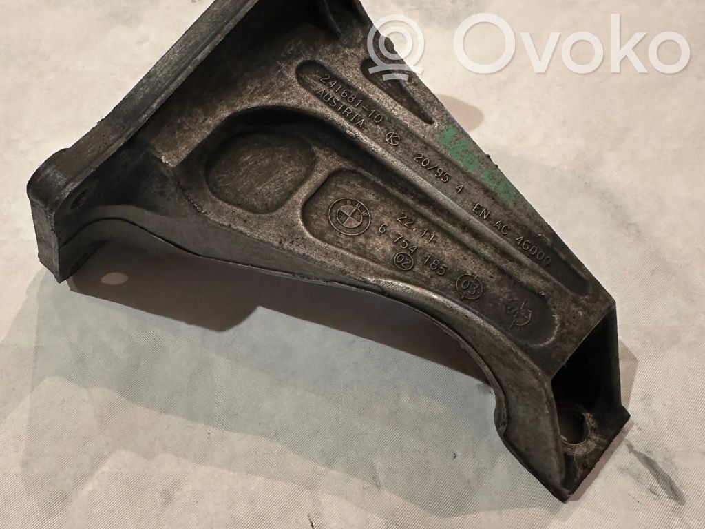 Engine mounting bracket   22116754185